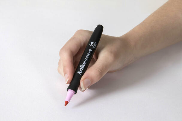 Artline SUPREME permanent marker